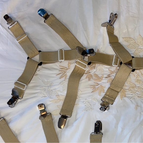 7+Gently Used Elastic Corner Tightening/Holding Straps-4 Any Size Fitted Sheets - Picture 7 of 11